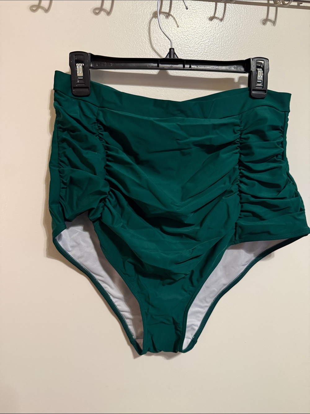 High-Waist Ruched Bikini Bottoms - Emerald Green